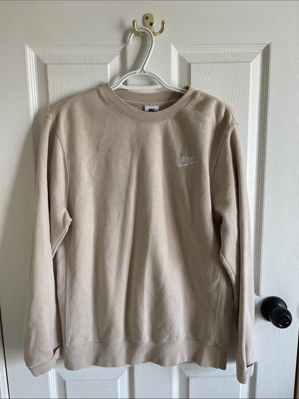 Nike Men’s Crewneck Sweatshirt in Light Beige